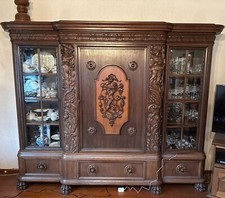 Exquisiter Bibliotheksschrank