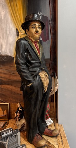 Große charlie chaplin statue - chaplin,