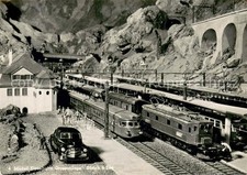 Modellbau-Eisenbahn Schweizer Alpenbahn Model Anlage Morgensonne 