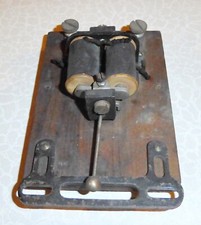 französischer Telefon-Wecker 1925 Fragment, nur Bodenplatte, Spule, Klöppel