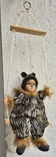 Vintage Puppe Marionette Tiger Cat Clown mit Porzellankopf  sitzend auf Schaukel