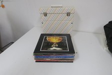 Schallplattenalbum mit 32 LPs