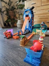 Hot Wheels GARAGE PARK AUTOS Haiangriff, Tankstelle, Oktopus Weihnachten