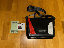 Freitag F11 Lassie, Messenger Bag aus LKW-Plane, schwarz mit farbigen Akzenten