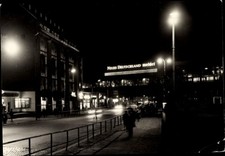 Ak Berlin Mitte, Friedrichstraße, Nachtbeleuchtung, Neues Deutschland - 4718533