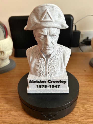 Aleister crowley büste - aleister,