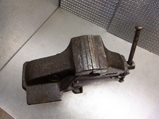 Alter Massiver  Schraubstock