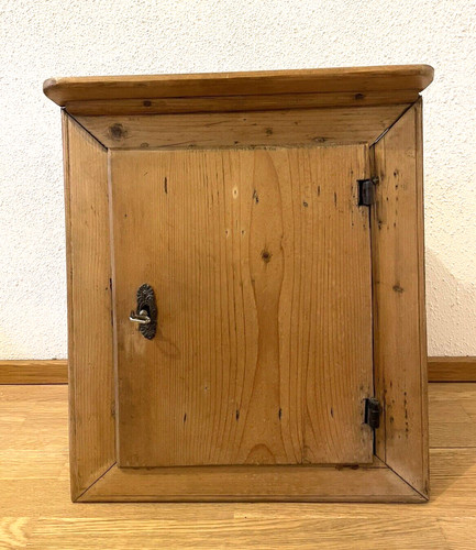 Bäuerliches-Hängekastl