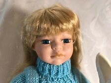 Schöne Puppe,  Ski Unfall 41 cm,  lange blonde Haare - top Zustand