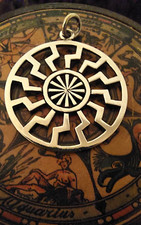 Schwarze Sonne / Sonnenrad Anhänger aus 925er Silber oder Bronze