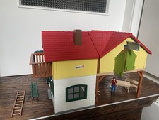 Schleich 42407 Bauernhof mit Stall und Hund