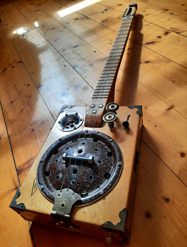 Cbg cigar box guitar - cigar,