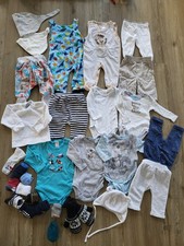 Paket 62 Hosen Strampler Bodies Pullover Mützen Socken Handschuhe