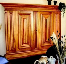 Exklusiver Nussbaumschrank aus