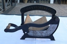 Brotschneidemaschine Alexanderwerk Remscheid,  Jugendstil, Guss  mit Holzauflage