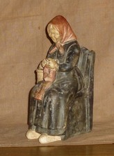 Spardose-Keramik-alte Frau mit Strumpf-bemalt- H 19m-Zustand 2-3