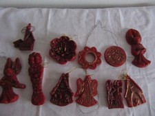 11 alte Wachsanhänger rot