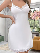 Unterkleid mit Spitze