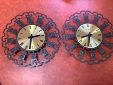 2 Stück Wanduhr DDR Weimar Mid Century Eisen Messing schwarz funktionstüchtig