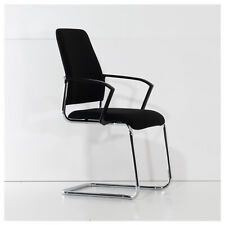 INTERSTUHL "GOAL" - stapelbarer Konferenzstuhl mit Armlehnen | 21250