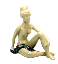 Frauenfigur Longwy  Emaux de louvière Dekor les bleus, Sitzende Frau– 20246 –