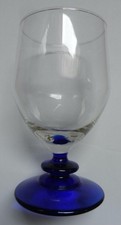 Weinglas mit blauem Fuß - Rotweinglas