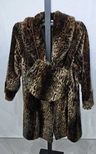 Brigitta Webpelz mit Muff *