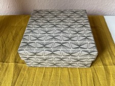 dekorative Pappschachtel Schmuckaufbewahrung 17 x 17 cm geometrisch gemustert
