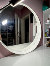 •	Moderner Wandspiegel –