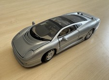Maisto Jaguar XJ220 (1992) 1:18 – Silber, Türen & Hauben öffnen, Vitrinenmodell