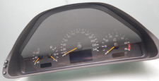 MERCEDES W210 / E200 / TACHO COCKPIT KOMBIINSTRUMENT / 2105405448 (M1609)