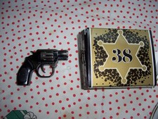 kleiner Feuerzeug-Revolver -- Gas