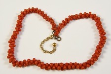 N93F04- Korallen Kette mit vergoldeter Schließe