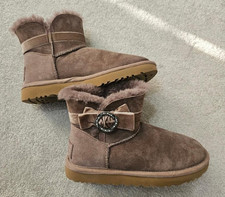 UGG Karlie Brooch Bow