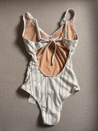 Neu mit etikett one piece - neu,