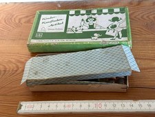 (RB)5025-6068, Kinder