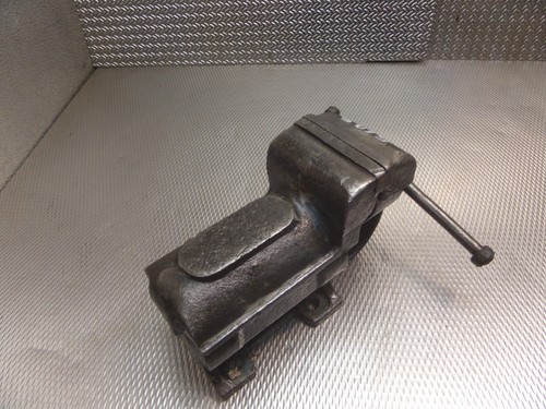 Alter massiver schraubstock - ,