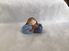 Goebel - Osterhase mit Ei -