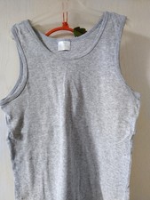 3 Unterhemden in der 146!