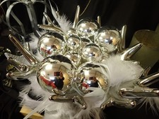 Weihnachten Tischdeko Silber Geweihschale (Porzellan) Glaskugeln Federn 25cm