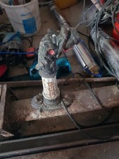 Alte Schwengelpumpe mit Schwanenhals