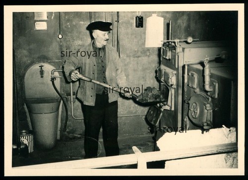 Arbeiter schaufelt kohle - kohle, in