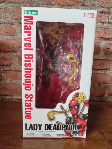Lady deadpool statue - lady,
