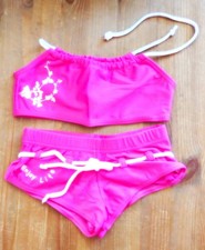 Mädchen Bikini in der Farbe