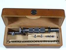 Schraubenkopfpoliermaschine