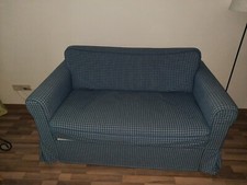 Sofa, Zweisitzer, als Schlafsofa nutzbar, blau karierter Stoff, gemütlich