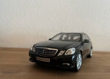 Modellauto (1:18) Mercedes Benz E-Klasse T-Modell, S212 von der Marke Minichamps