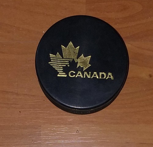 Official eishockey puck team - eishockey-puck:,