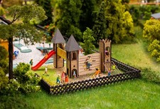 Faller 180446 Spielplatz Set H0 - Lasercut Mini mit Spieltürmen & Rutsche