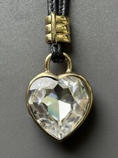 Lederkette von DYRBERG/KERN mit einem großen Kristallherz